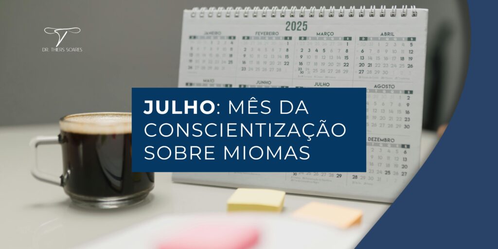O mês de julho é dedicado à conscientização sobre os miomas uterinos, uma condição de saúde comum entre as mulheres. Essa iniciativa tem como objetivo educar e informar a população sobre os miomas, suas causas, sintomas e opções de tratamento, além de fornecer suporte e recursos para mulheres que possuem a doença. Também conhecidos como fibroma ou leiomioma uterino, os miomas uterinos são tumores benignos que se formam a partir do tecido muscular liso do útero, e podem variar em tamanho e localização dentro do órgão. Embora não estejam associados a um risco aumentado de câncer, os miomas podem causar uma série de sintomas desconfortáveis e impactar a qualidade de vida das mulheres afetadas.